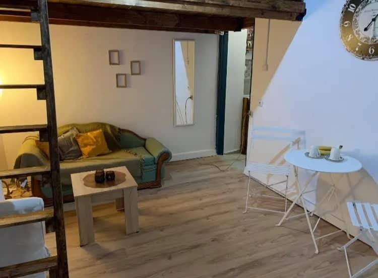 Mascot Bar Street Apartments Rhodes City Dış mekan fotoğraf